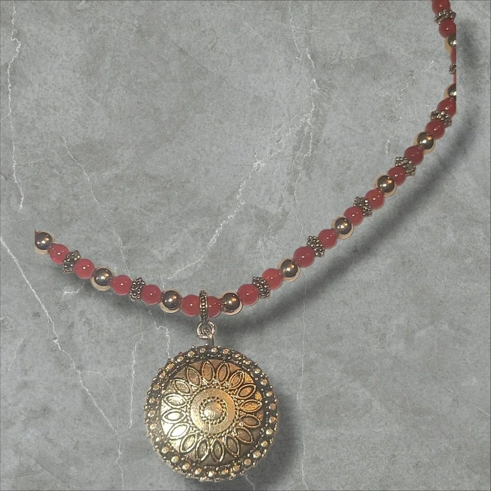 Napier Gold Tone Orange Bead Pendant‎ Necklace Floral Medallion 16